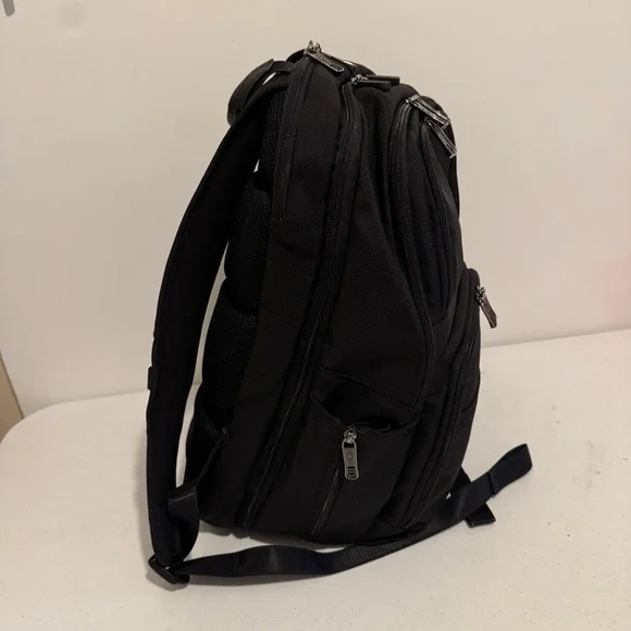 Victorinox Swiss Army Black Architecture 3.0 Zipper Laptop Backpack 31322301 - Picture 2 of 16